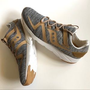 NEW Saucony Gray/Brown/White sneakers